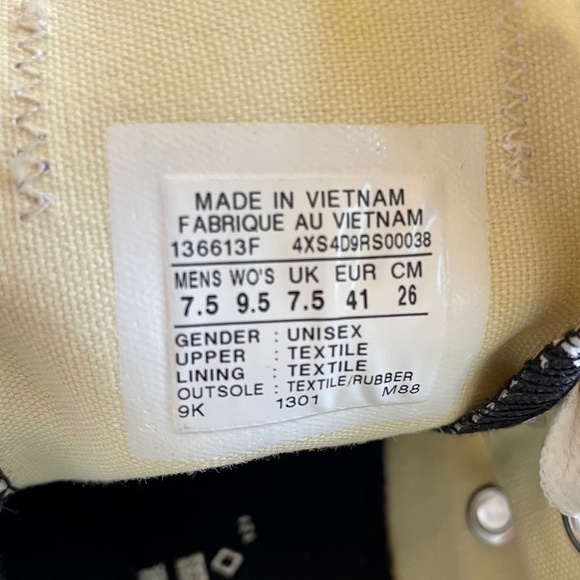 Converse Chuck Taylor Black with White Stars All Star Sneakers:  7-½ M, 9-½ W - Picture 7 of 11